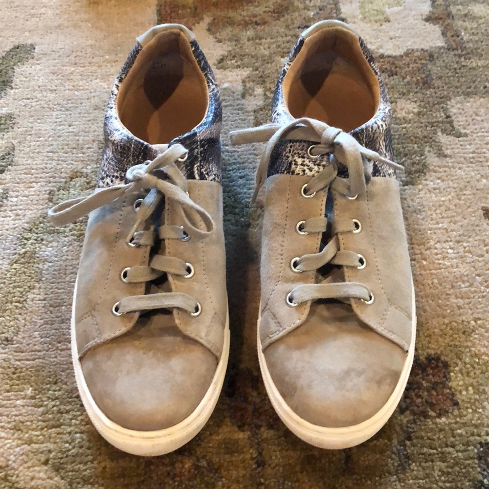 Women’s fashion sneakers